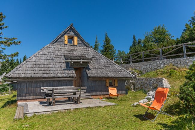 Koča Zlatorog – zunanjost 1