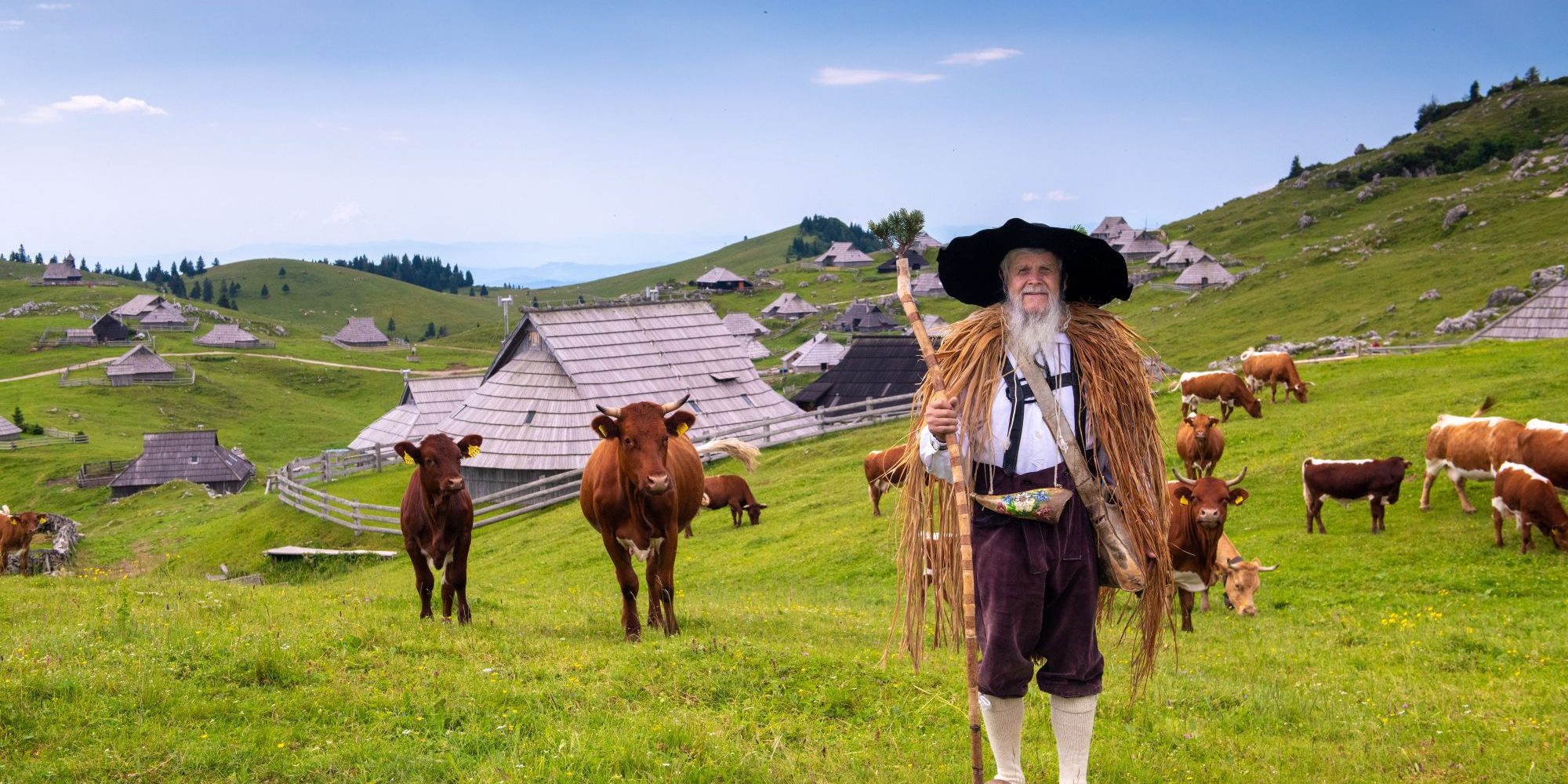 Izvedeli boste kaj je tipična pastirska noša in s česa je sestavljeno pastirsko oblačilo.